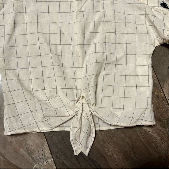 Cute top - Picture 2 of 8